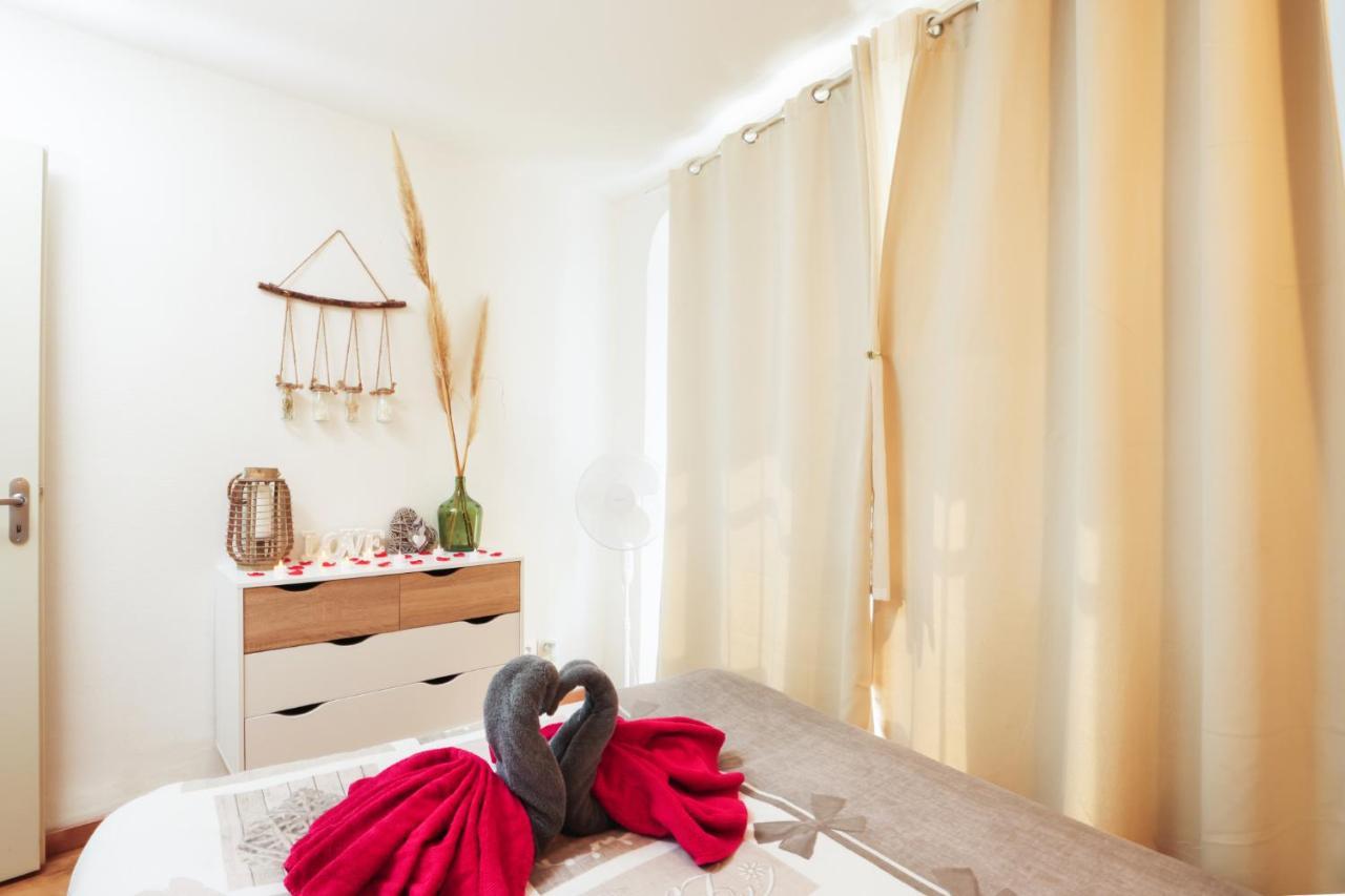 Les bulles médiévales - Appartement dédié au bien être avec Spa et Sauna - Netflix et Wifi - Climatisation Carcassonne Extérieur photo