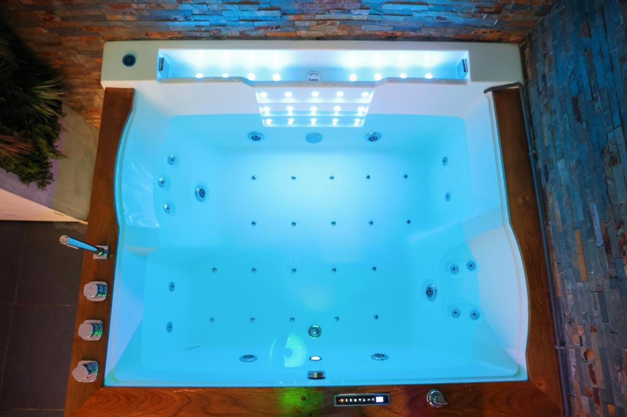 Les bulles médiévales - Appartement dédié au bien être avec Spa et Sauna - Netflix et Wifi - Climatisation Carcassonne Extérieur photo